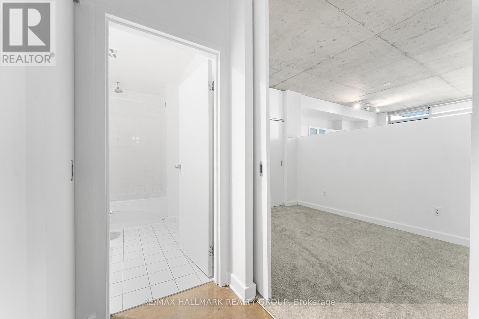 903 - 180 York Street