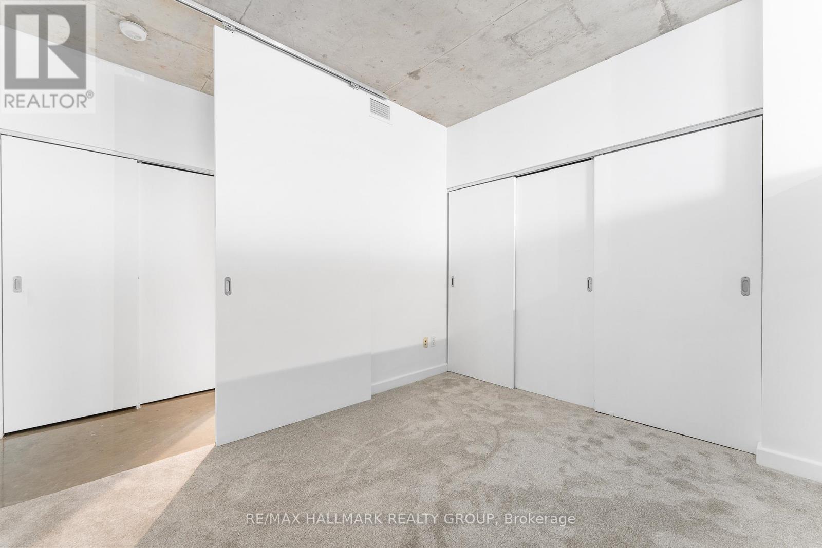 903 - 180 York Street