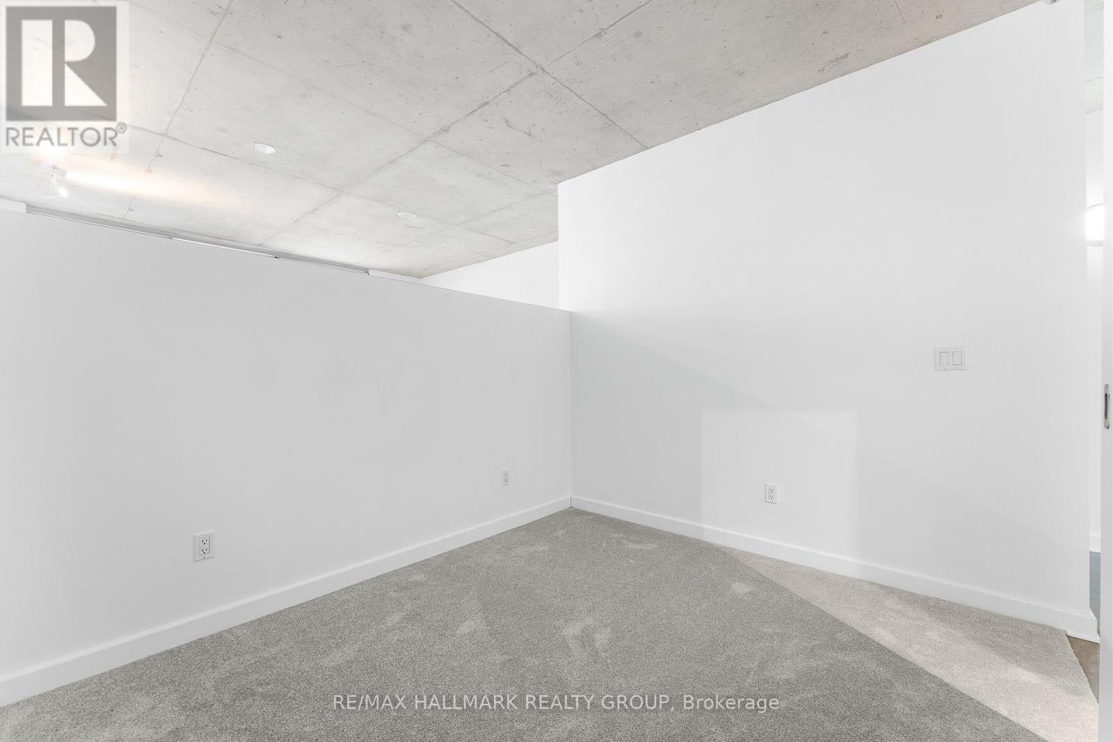 903 - 180 York Street