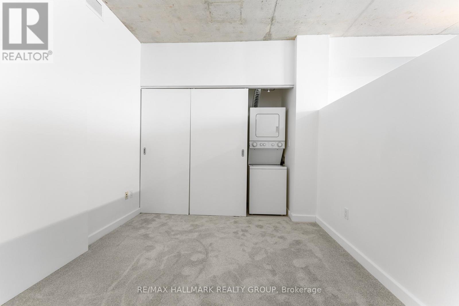 903 - 180 York Street