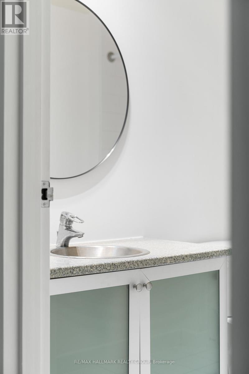 903 - 180 York Street