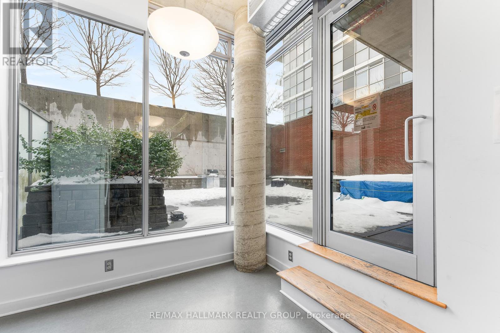 903 - 180 York Street