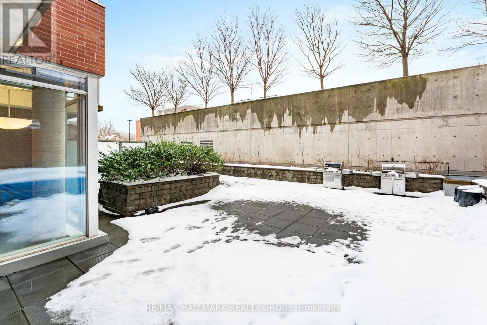 903 - 180 York Street