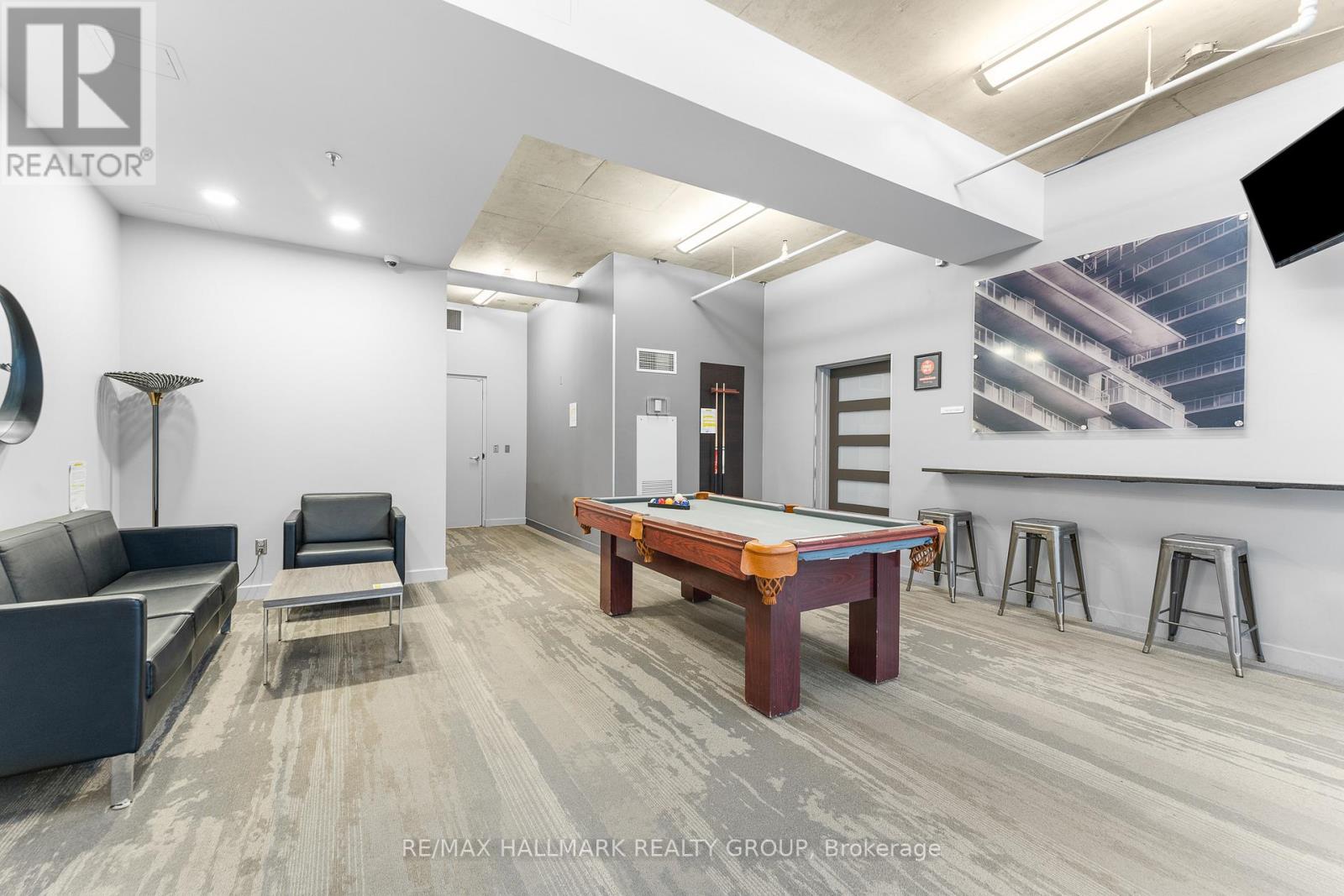 903 - 180 York Street