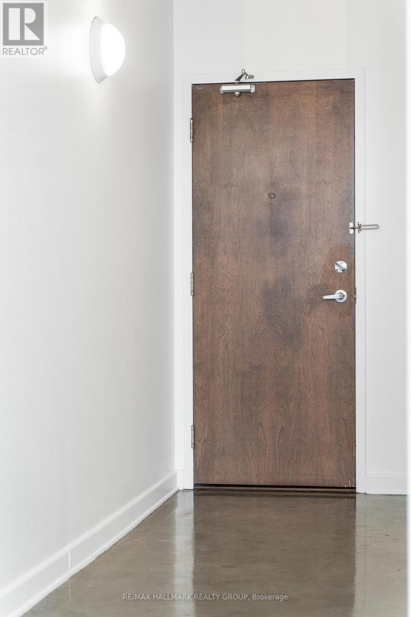 903 - 180 York Street