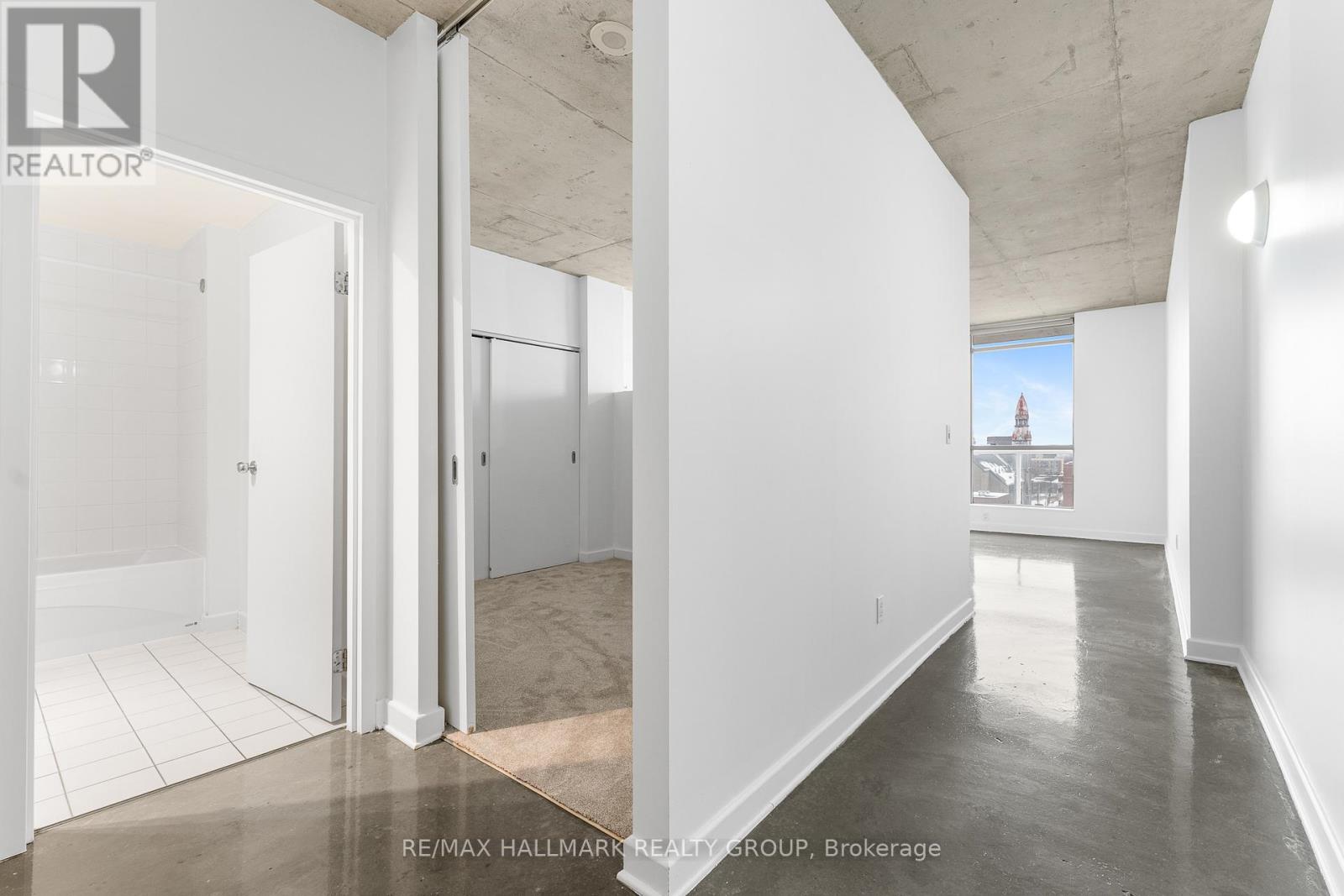 903 - 180 York Street