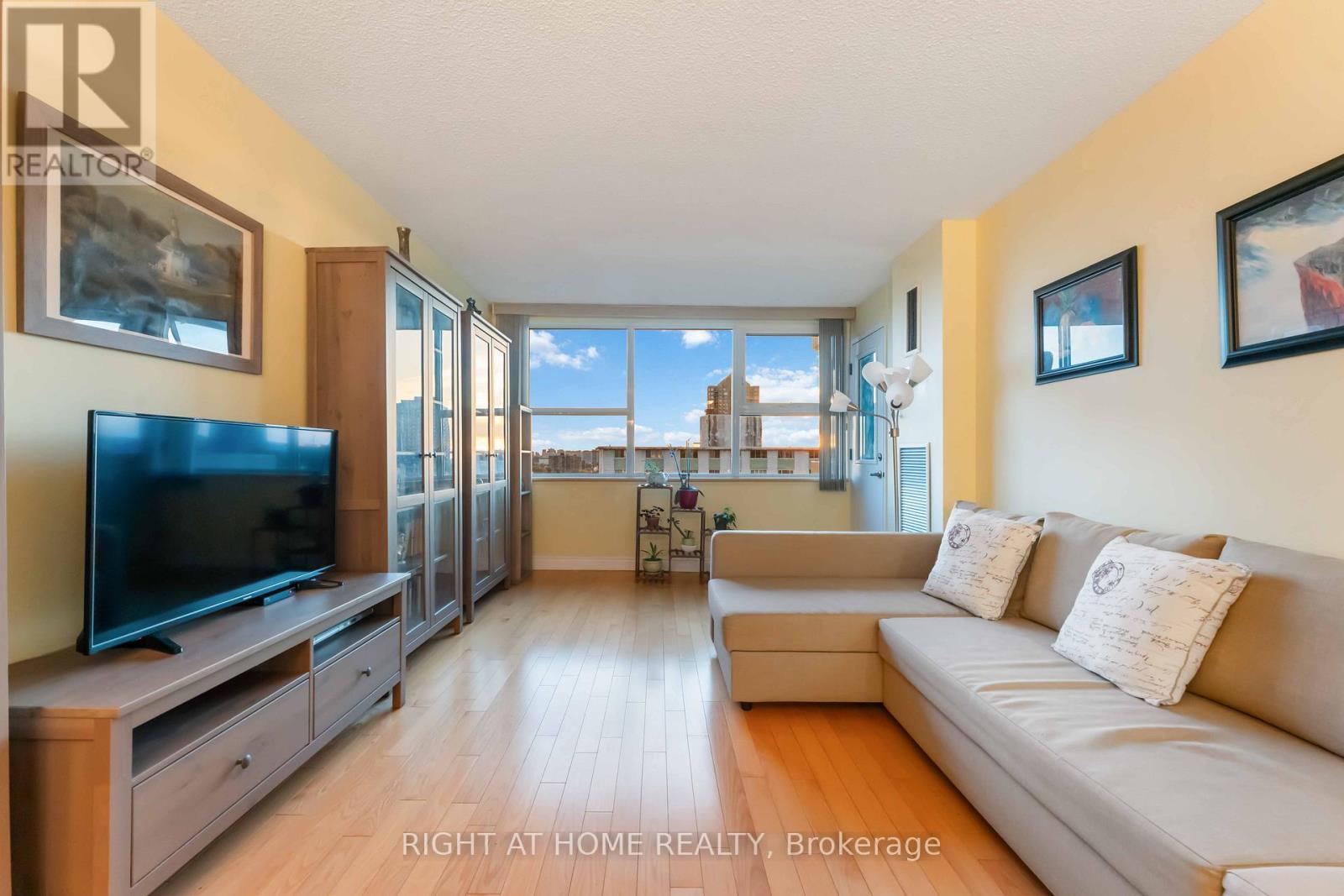 903 - 555 Brittany Drive