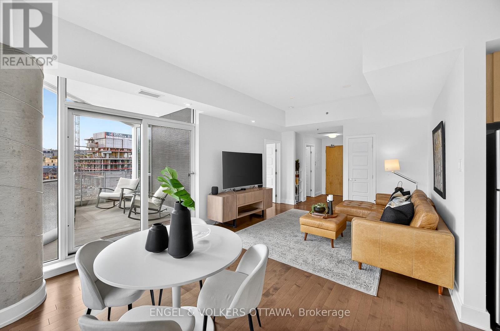 802 - 300c Lett Street