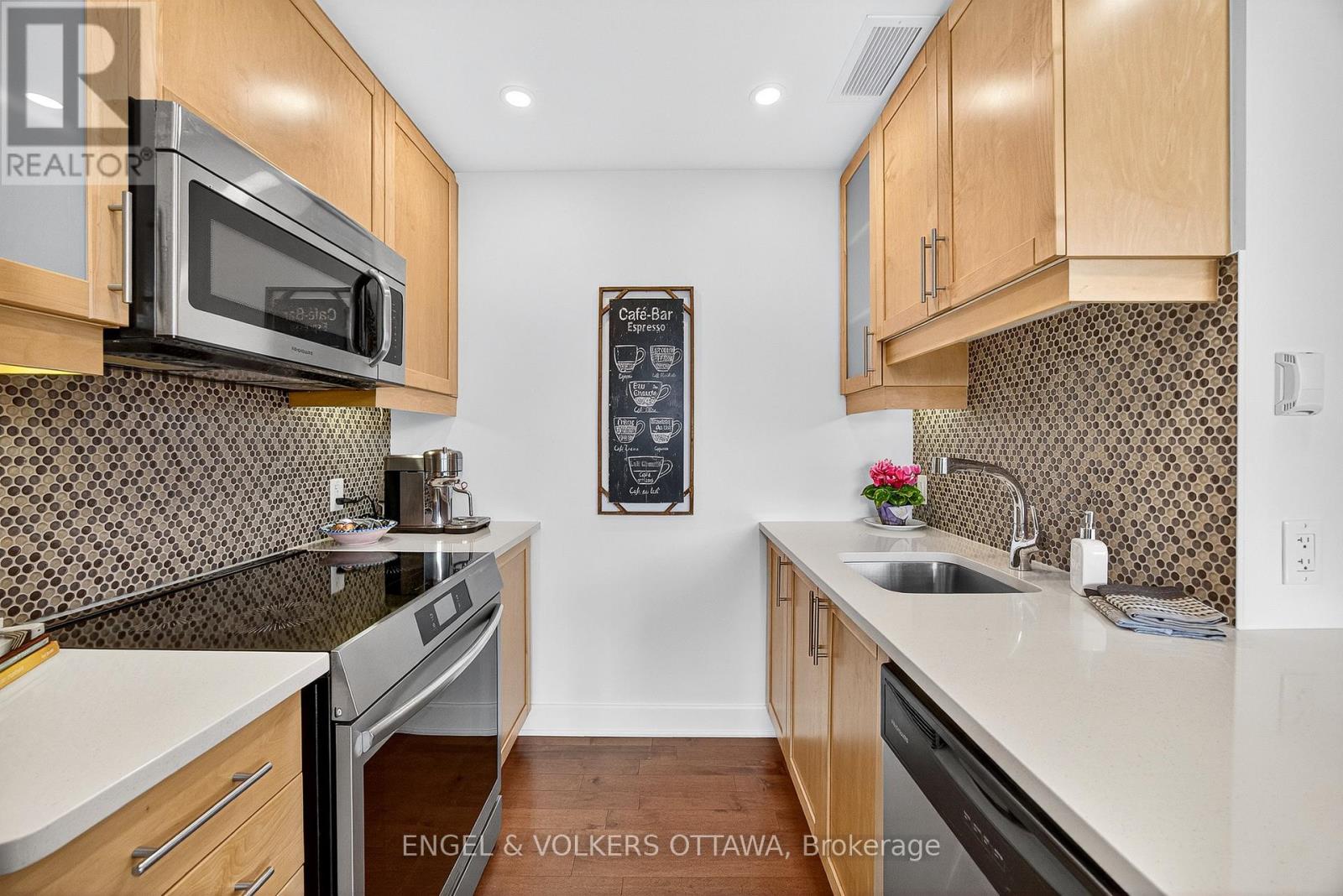 802 - 300c Lett Street