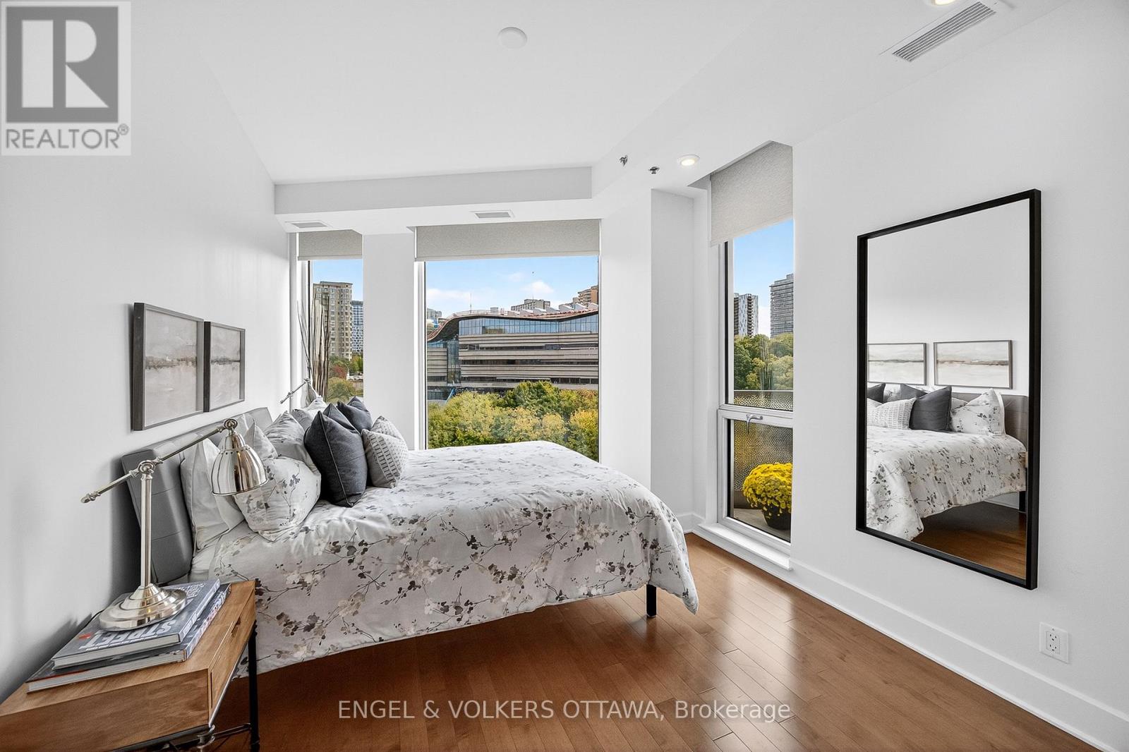 802 - 300c Lett Street