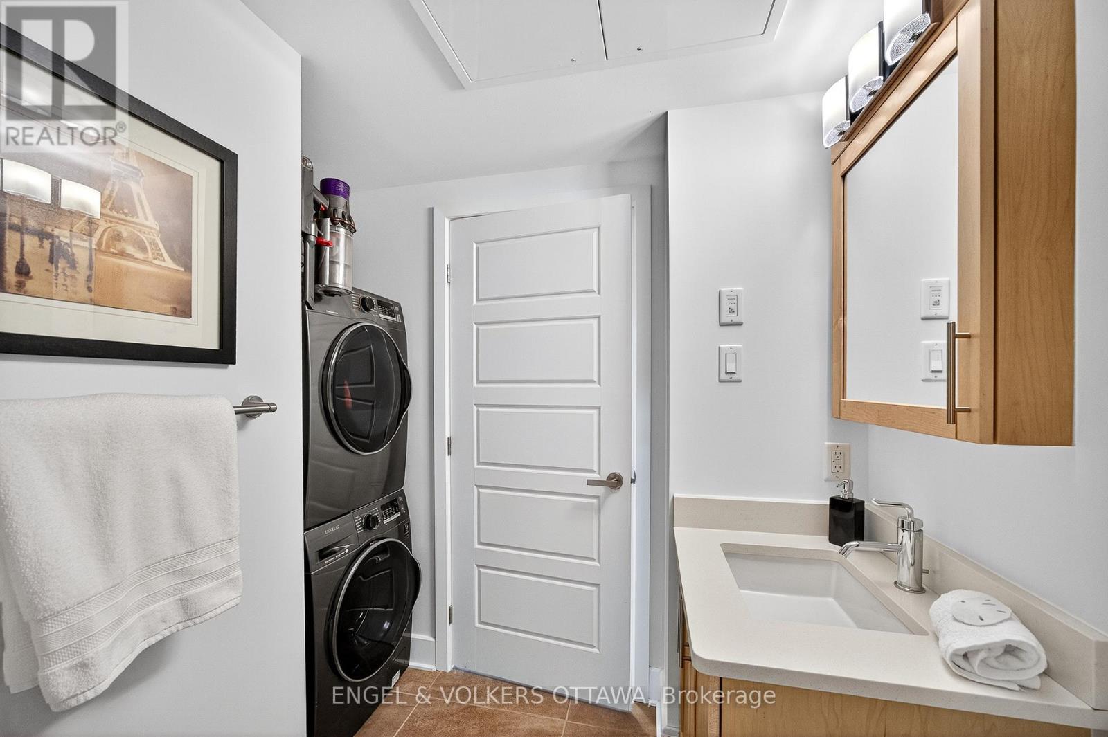 802 - 300c Lett Street