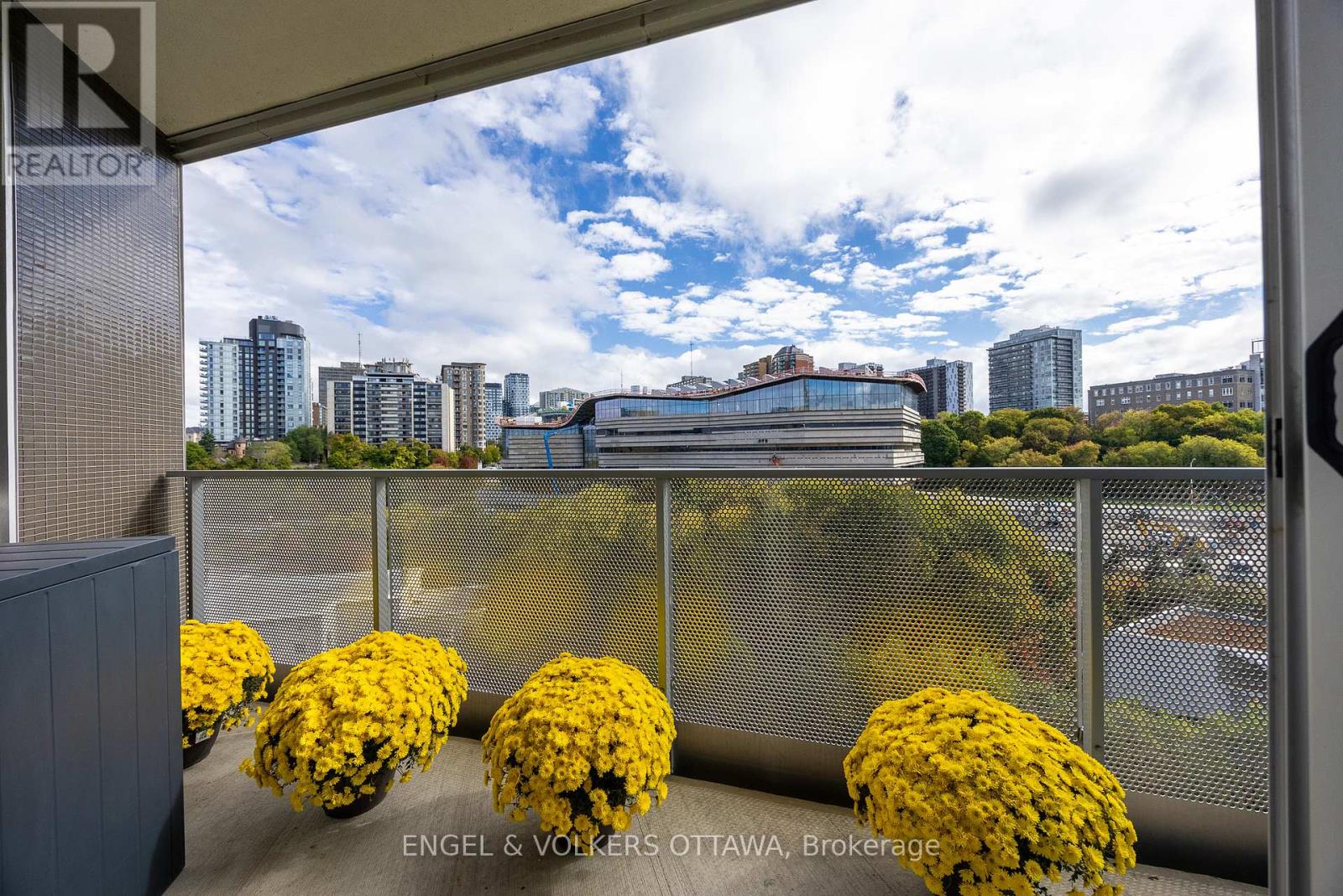 802 - 300c Lett Street