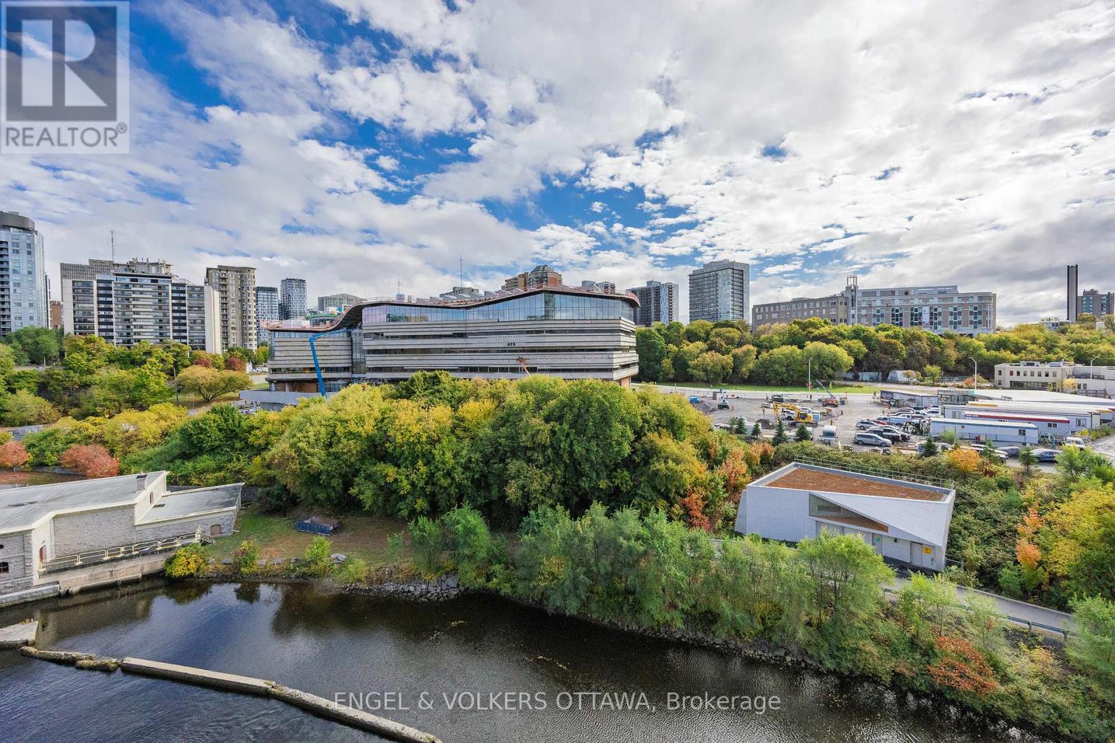 802 - 300c Lett Street