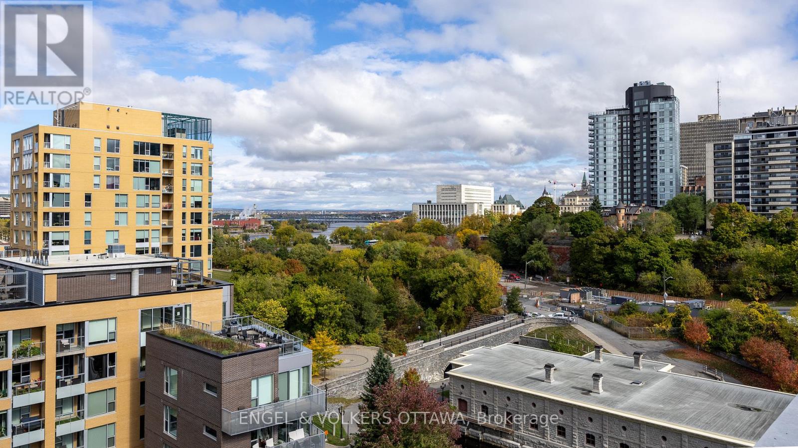 802 - 300c Lett Street