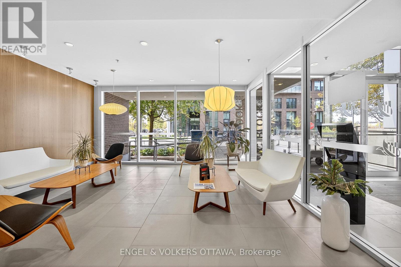 802 - 300c Lett Street