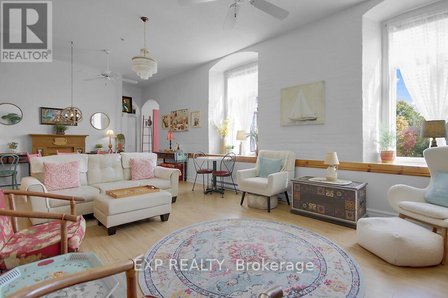 503 - 1 Rosamond Street E