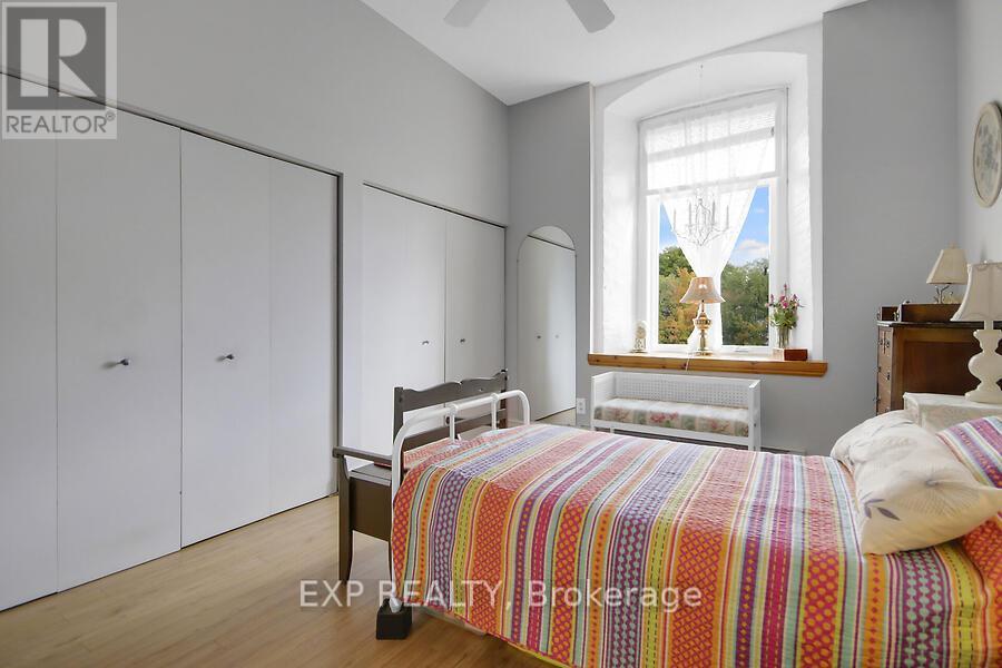 503 - 1 Rosamond Street E