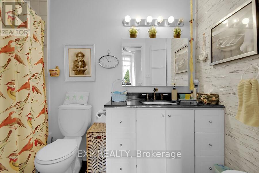 503 - 1 Rosamond Street E