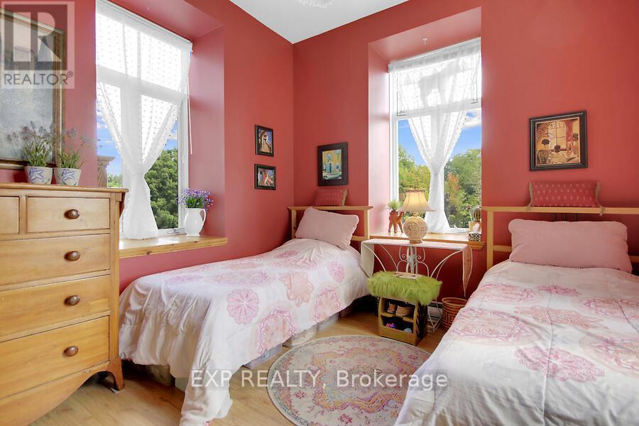 503 - 1 Rosamond Street E