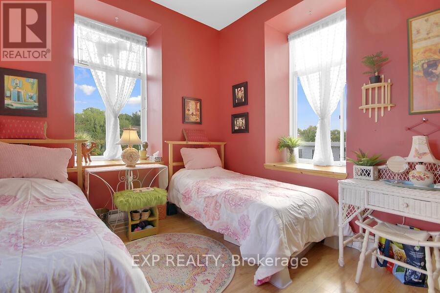 503 - 1 Rosamond Street E