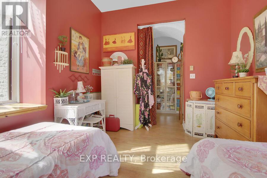 503 - 1 Rosamond Street E