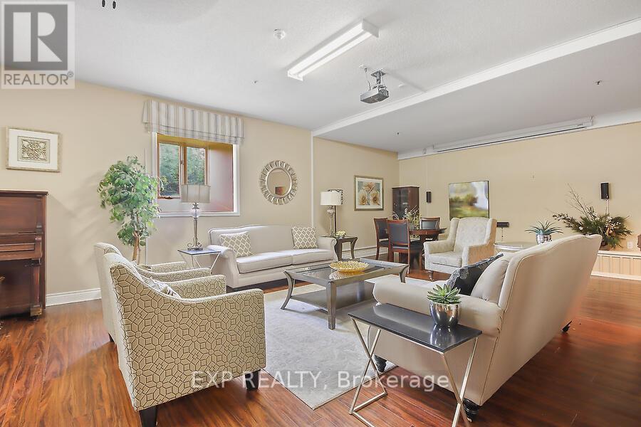 503 - 1 Rosamond Street E