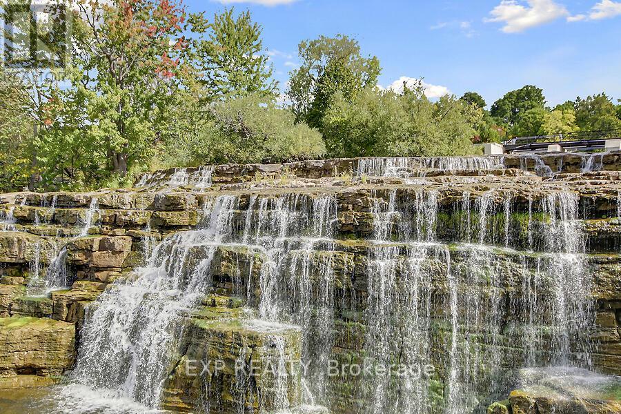 503 - 1 Rosamond Street E