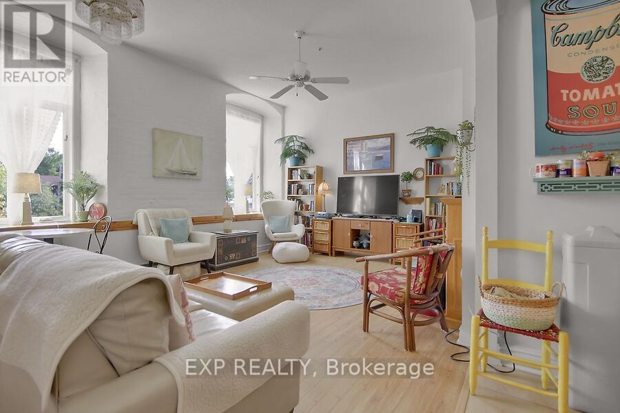 503 - 1 Rosamond Street E