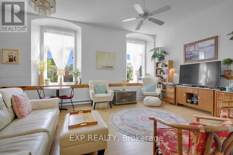 503 - 1 Rosamond Street E