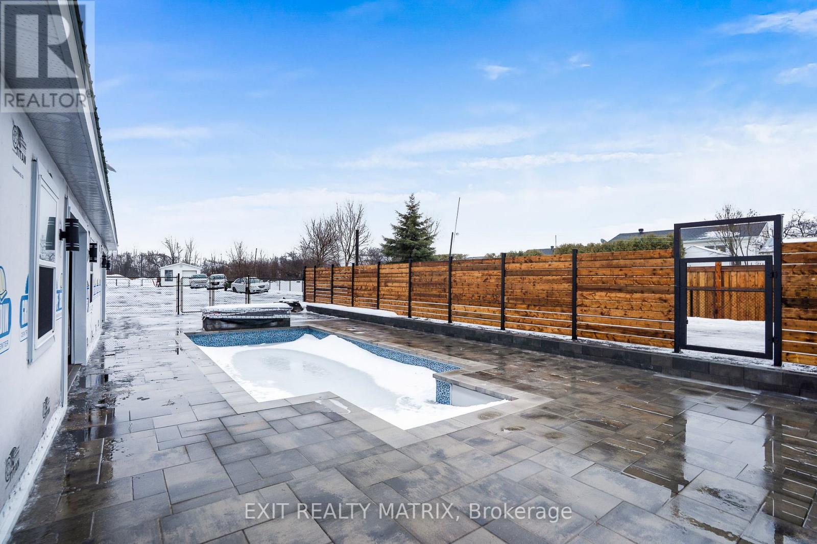 213 Longueuil Street