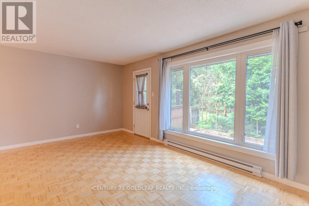 11 - 1342 Cedarcroft Crescent