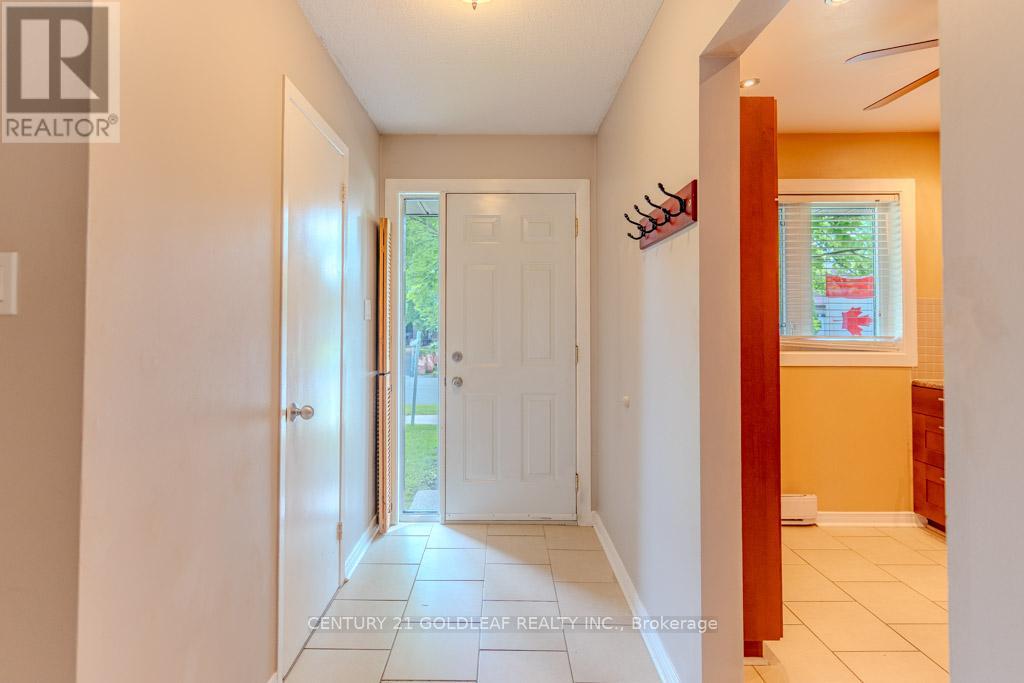 11 - 1342 Cedarcroft Crescent