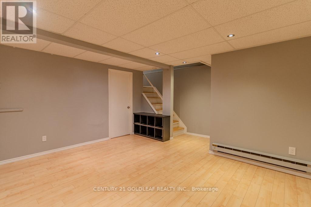 11 - 1342 Cedarcroft Crescent