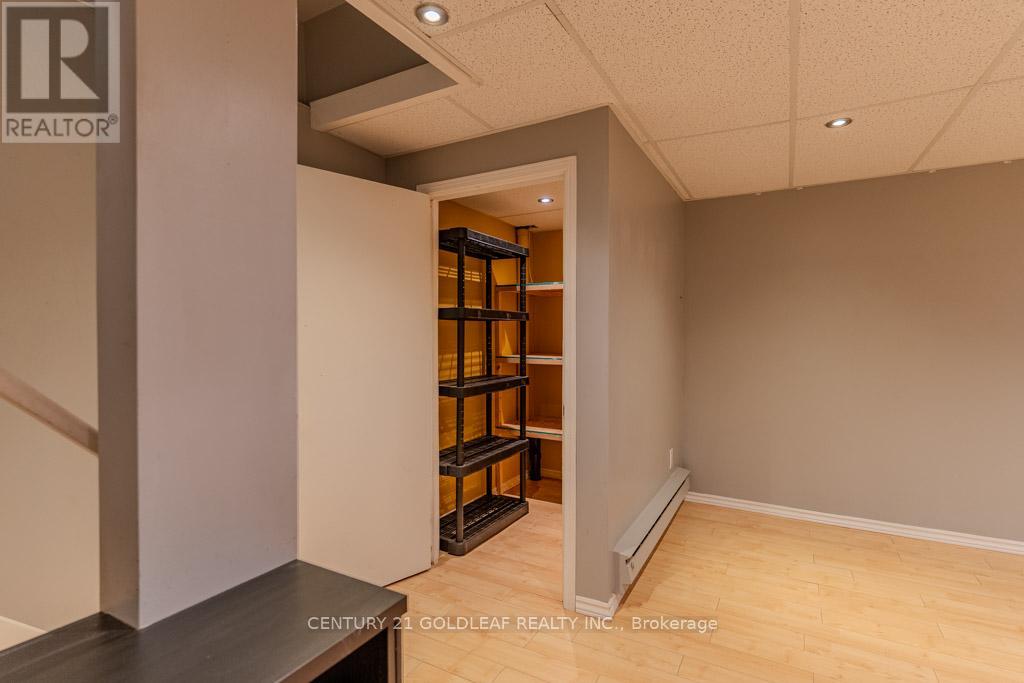 11 - 1342 Cedarcroft Crescent