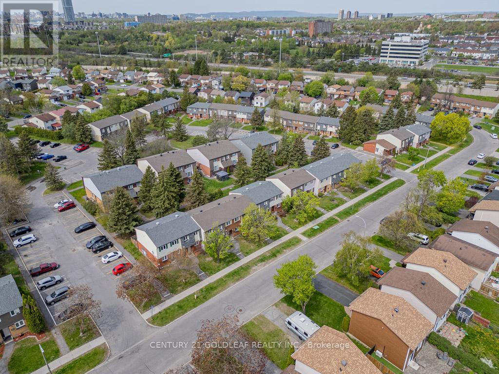 11 - 1342 Cedarcroft Crescent