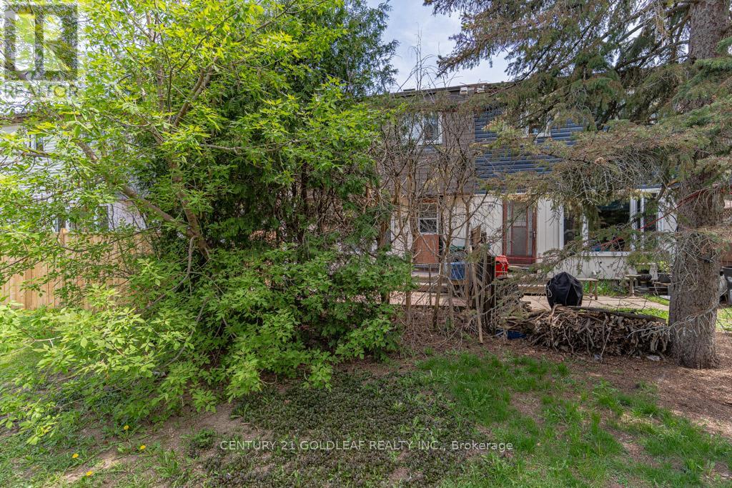 11 - 1342 Cedarcroft Crescent