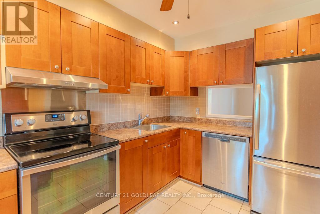 11 - 1342 Cedarcroft Crescent