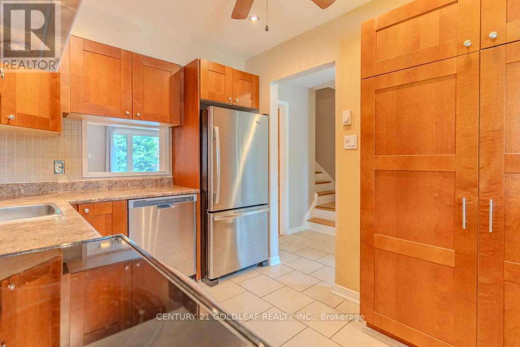 11 - 1342 Cedarcroft Crescent