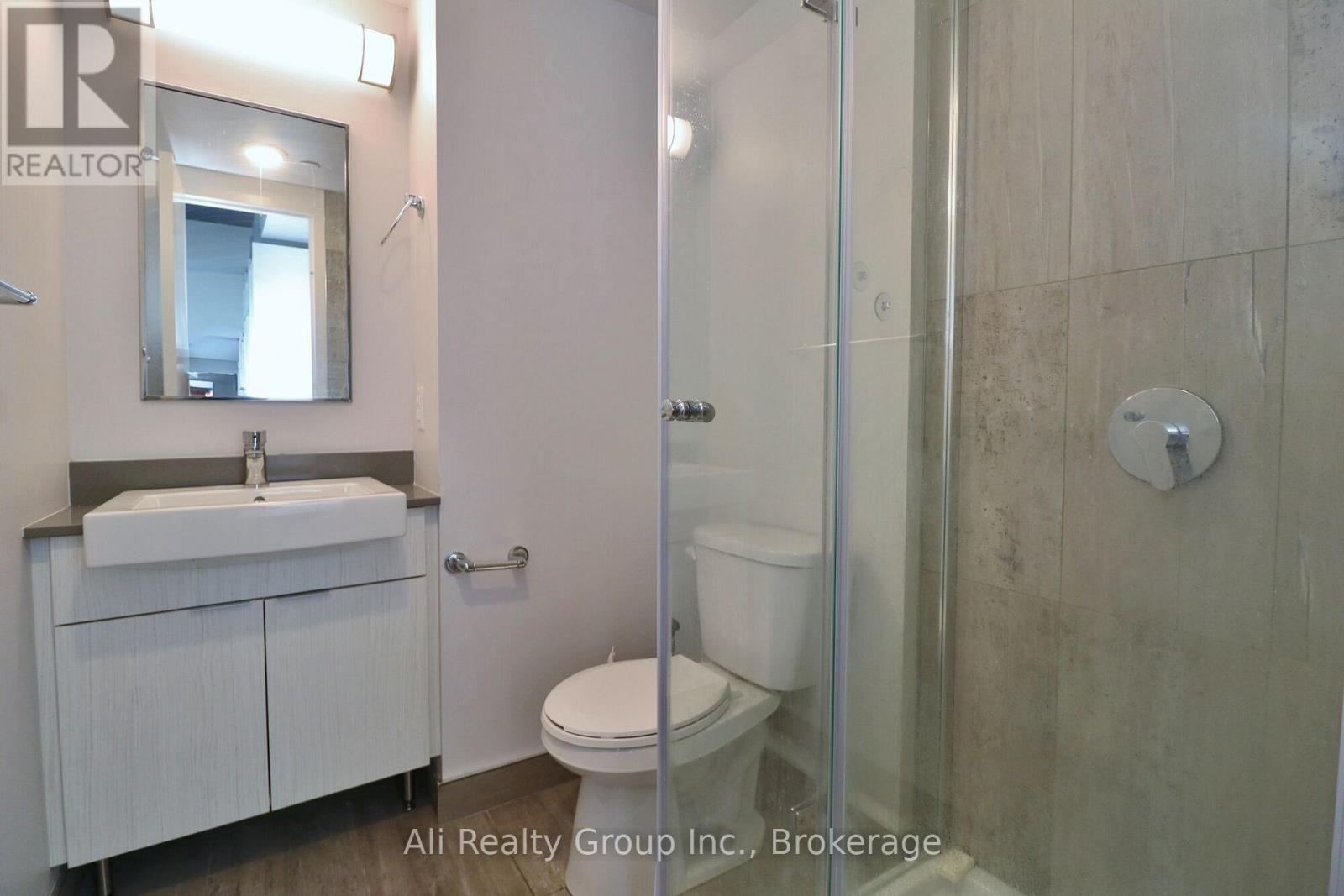 1602 - 105 Champagne Avenue S