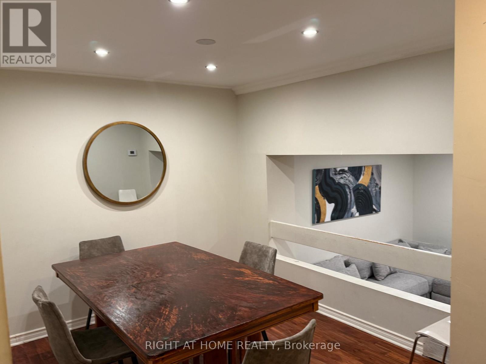 1736 C Lamoureux Drive