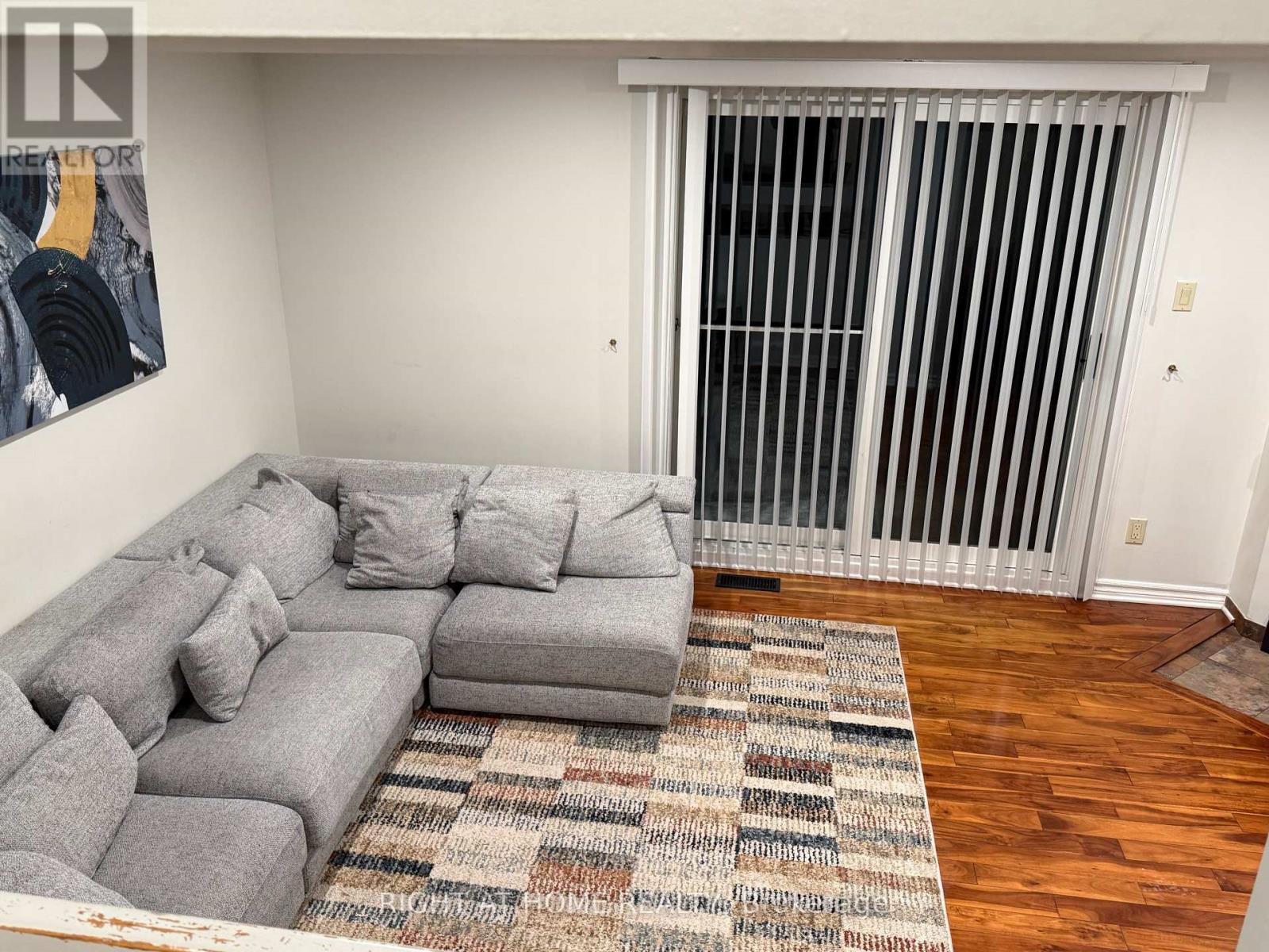 1736 C Lamoureux Drive