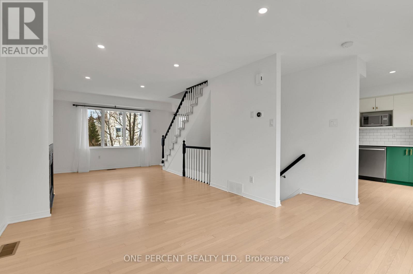 563 Burleigh Private