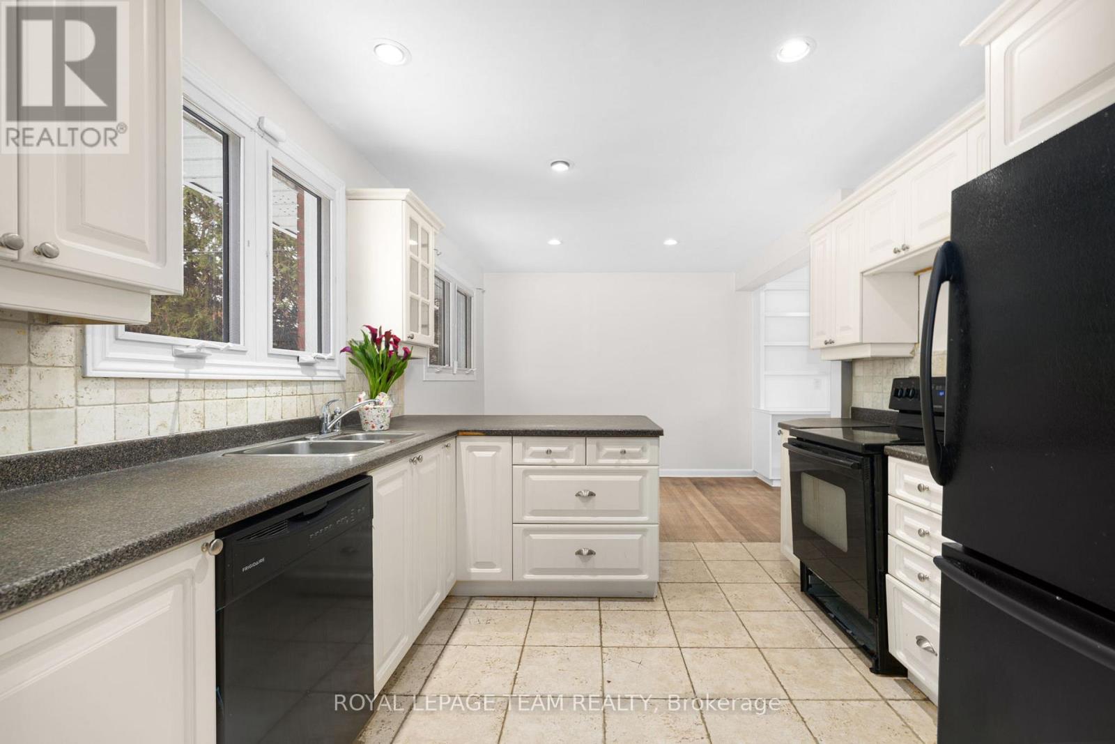 2358 Malone Crescent