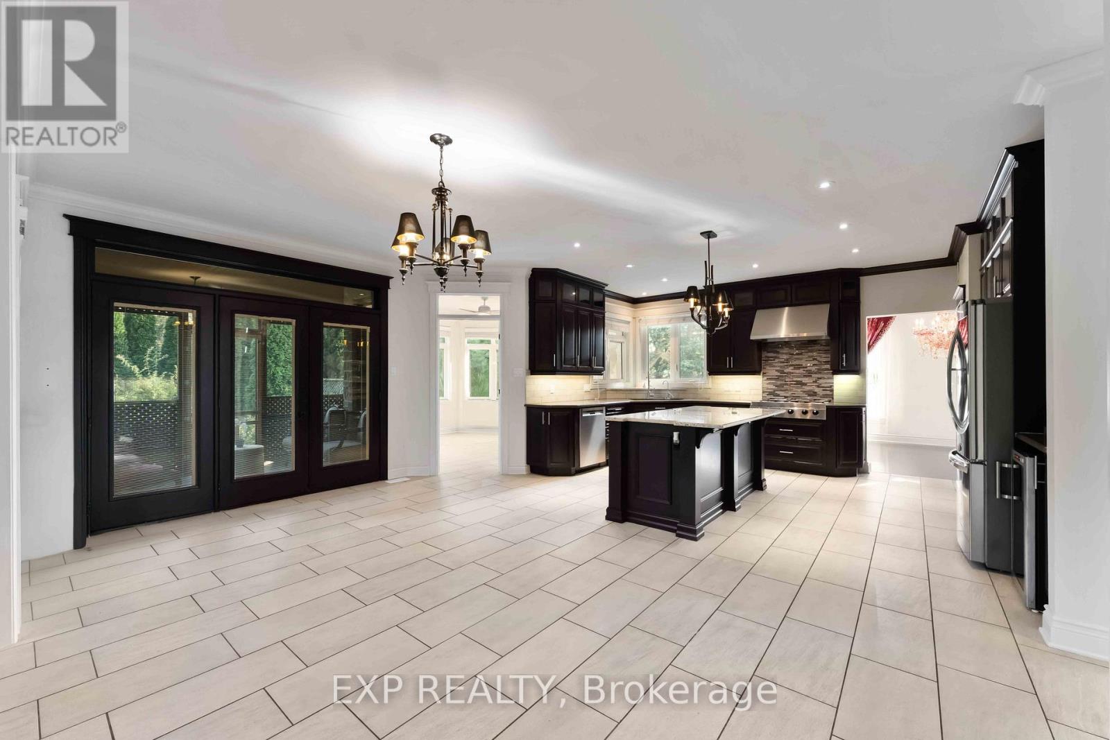 6984 Lakes Park Drive