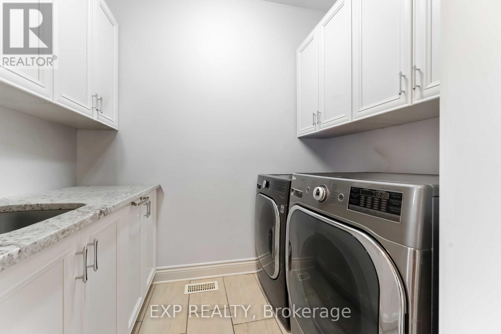 6984 Lakes Park Drive