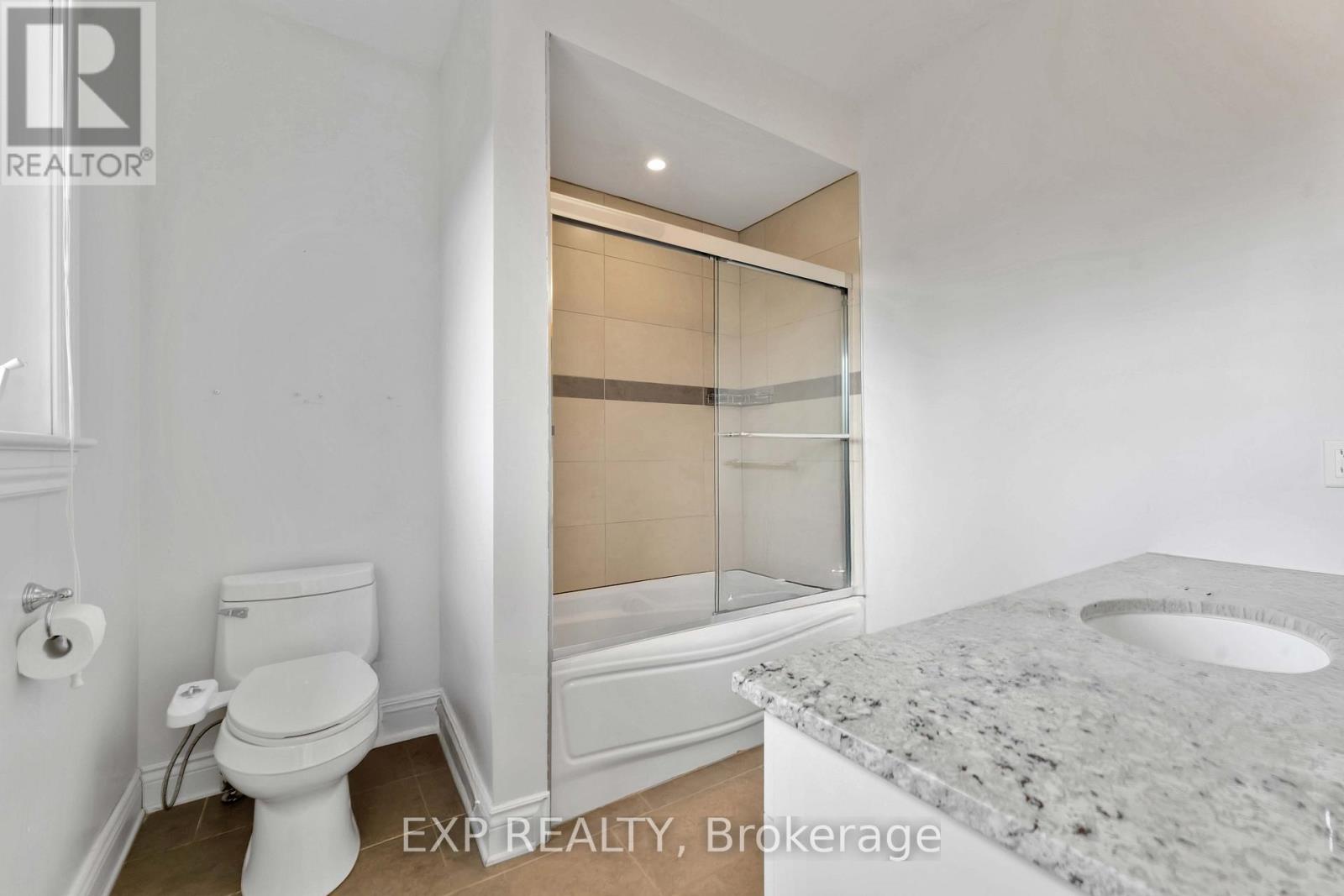 6984 Lakes Park Drive