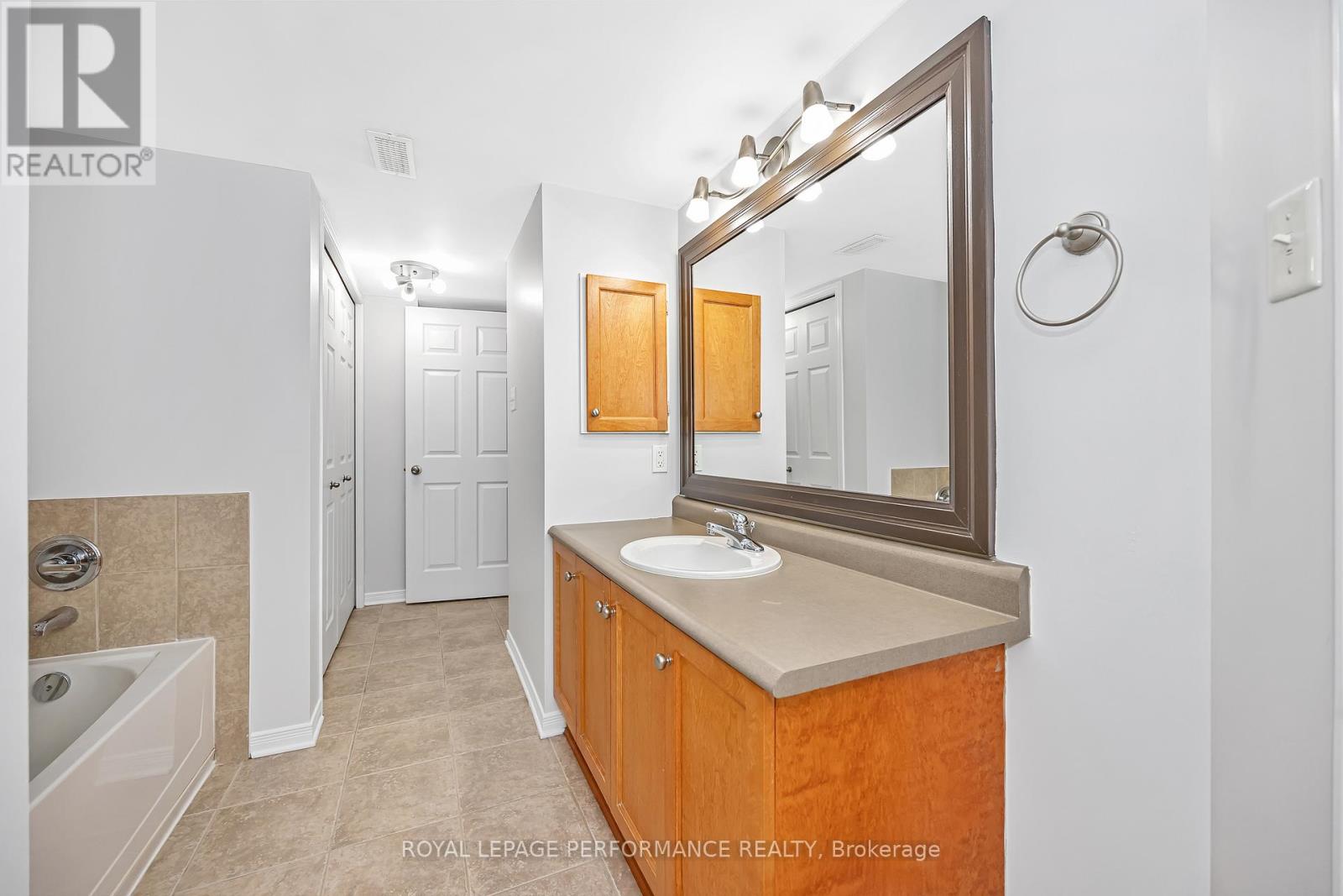 2 - 80 Briargate Private