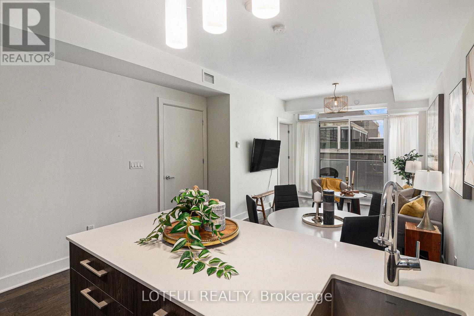 1604 - 255 Bay Street