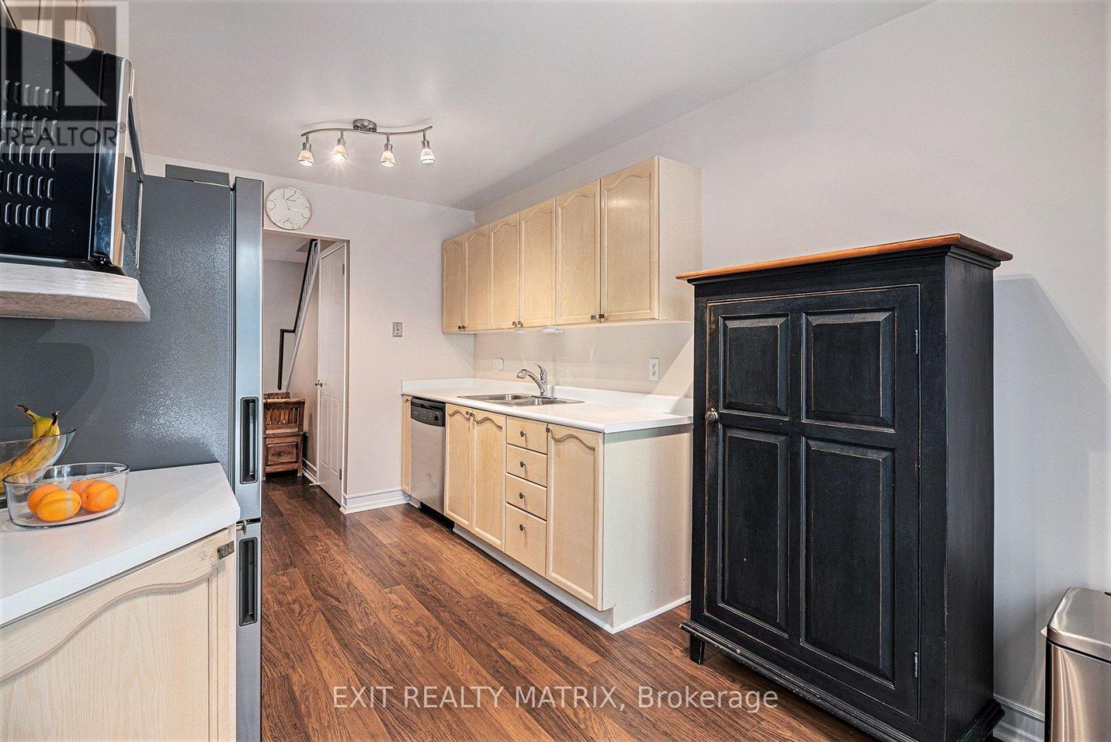 813 Clearcrest Crescent