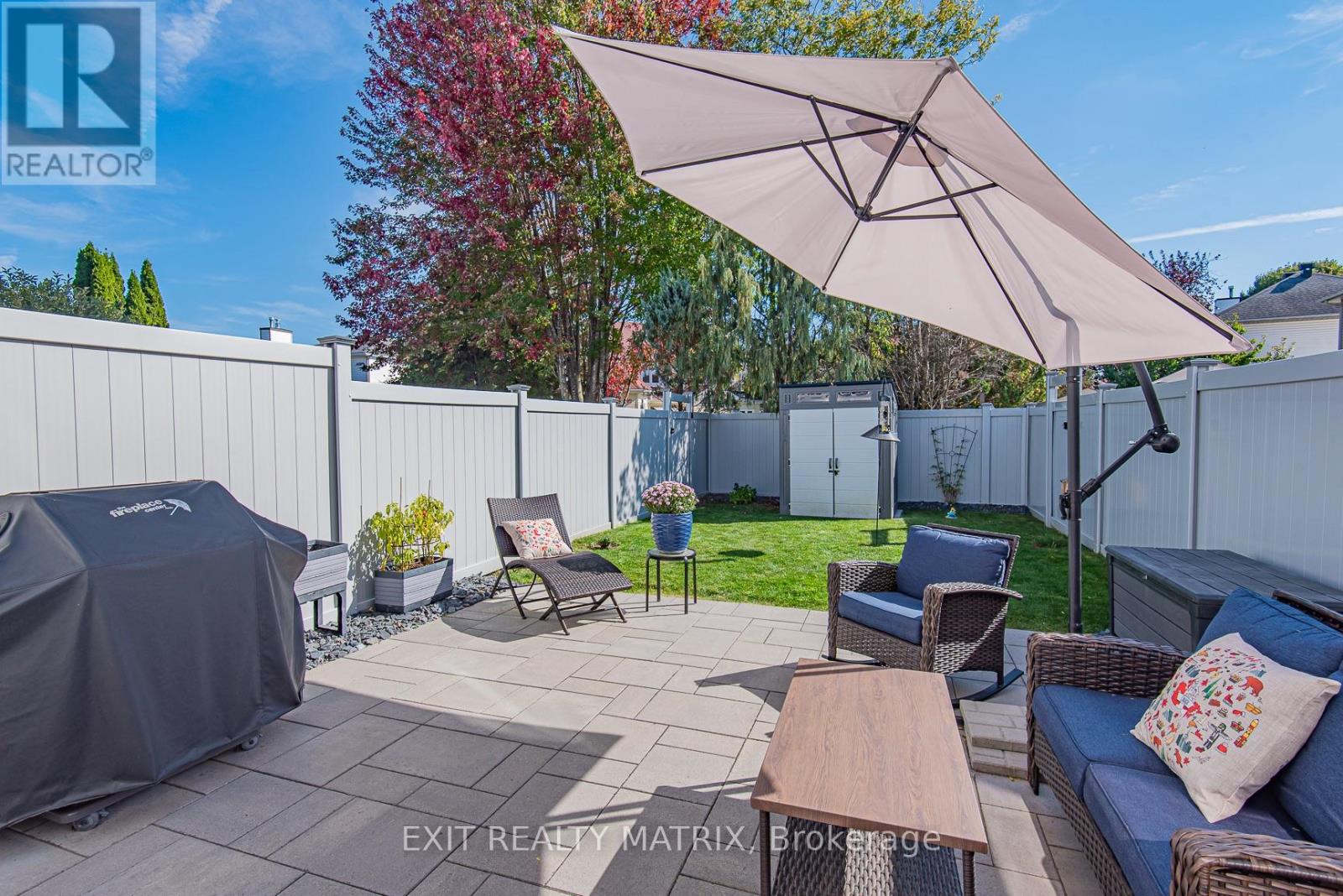 813 Clearcrest Crescent